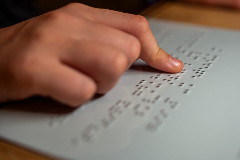 Comissão aprova uso de Braille em etiquetas de roupas e carnês de IPTU – Notícias