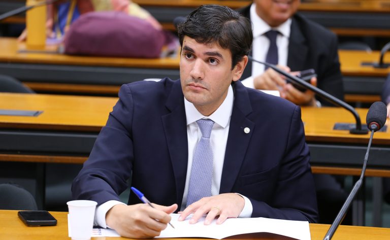 Avança na Câmara proposta que classifica oficial de justiça como integrante de carreira típica de Estado – Notícias