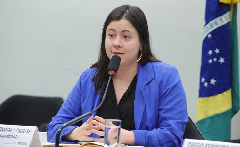 Comissão aprova livros acessíveis em bibliotecas públicas, universitárias e escolares – Notícias