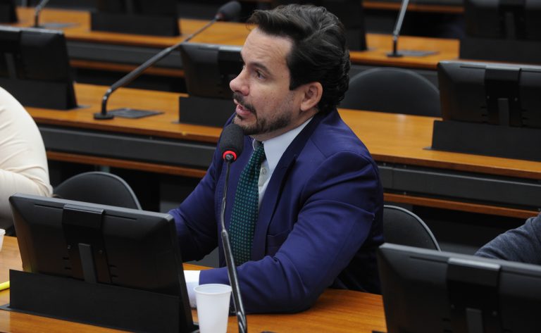 Comissão aprova proibição de redução da pena de pessoa com tornozeleira eletrônica que traficar drogas – Notícias
