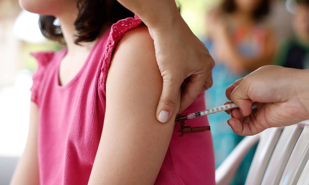 SUS lança campanha de vacinação de crianças e adolescentes – 01/10/2025 – Equilíbrio e Saúde