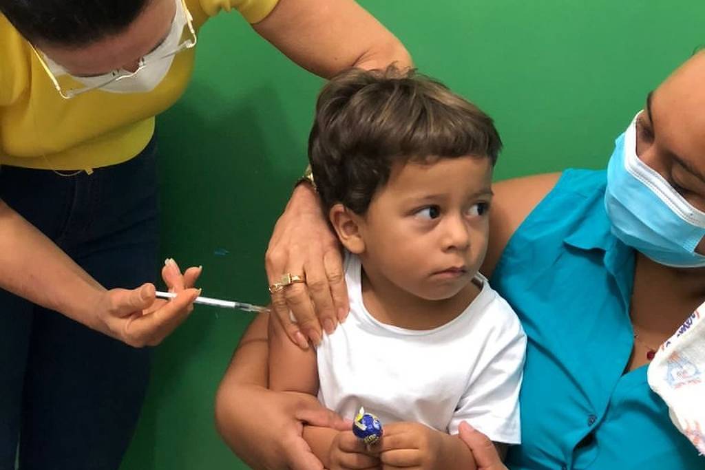 Disparam casos e internações por coqueluche em crianças – 07/10/2025 – Equilíbrio e Saúde