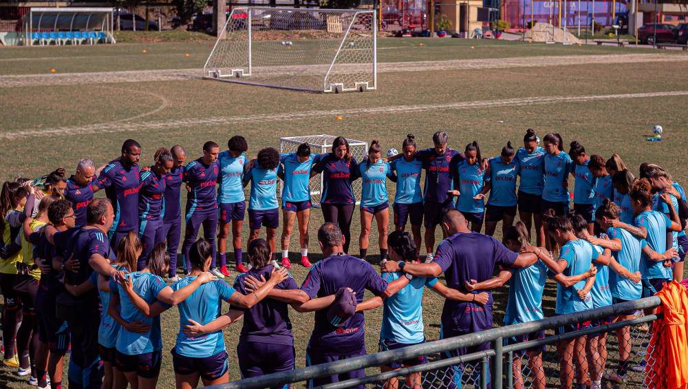 Condições precárias das instalações do time feminino do Flamengo viralizam; veja vídeo