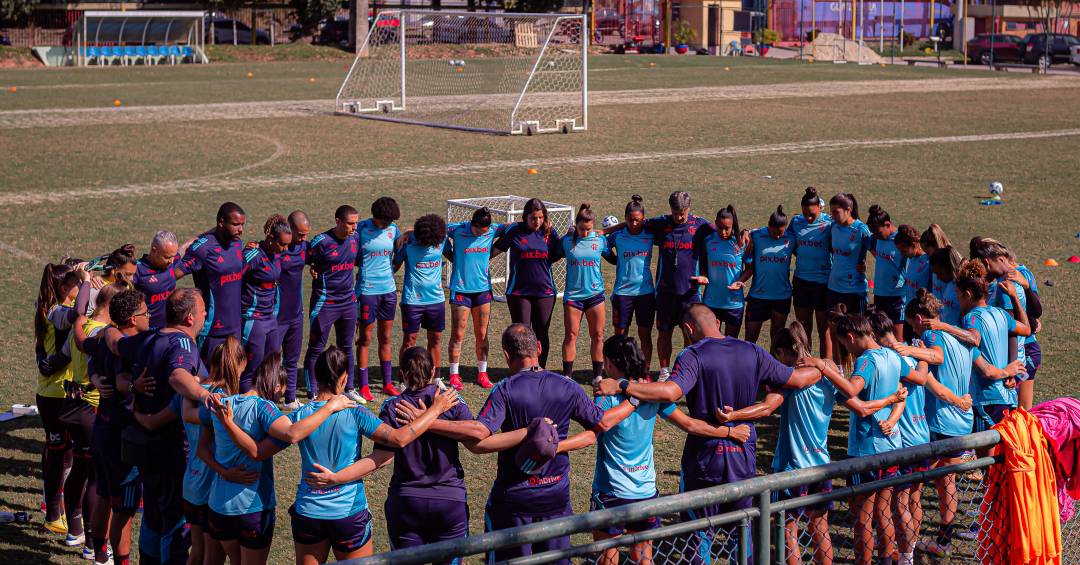Condições precárias das instalações do time feminino do Flamengo viralizam; veja vídeo