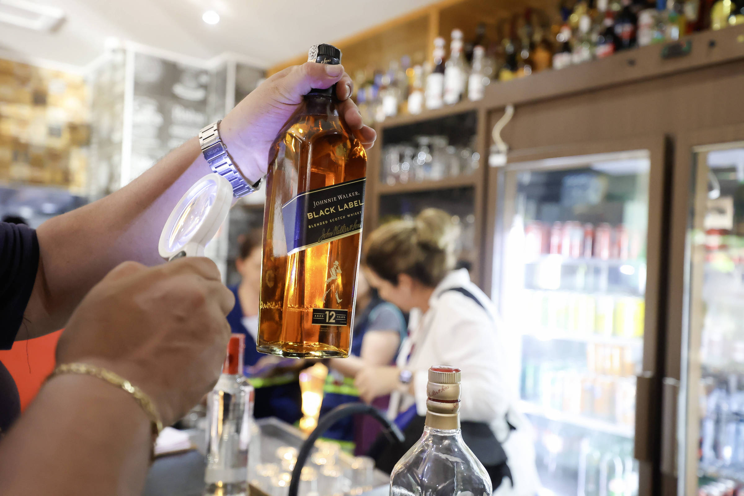 Bebida com metanol: PF fiscaliza fábricas suspeitas em SP – 02/10/2025 – Equilíbrio e Saúde