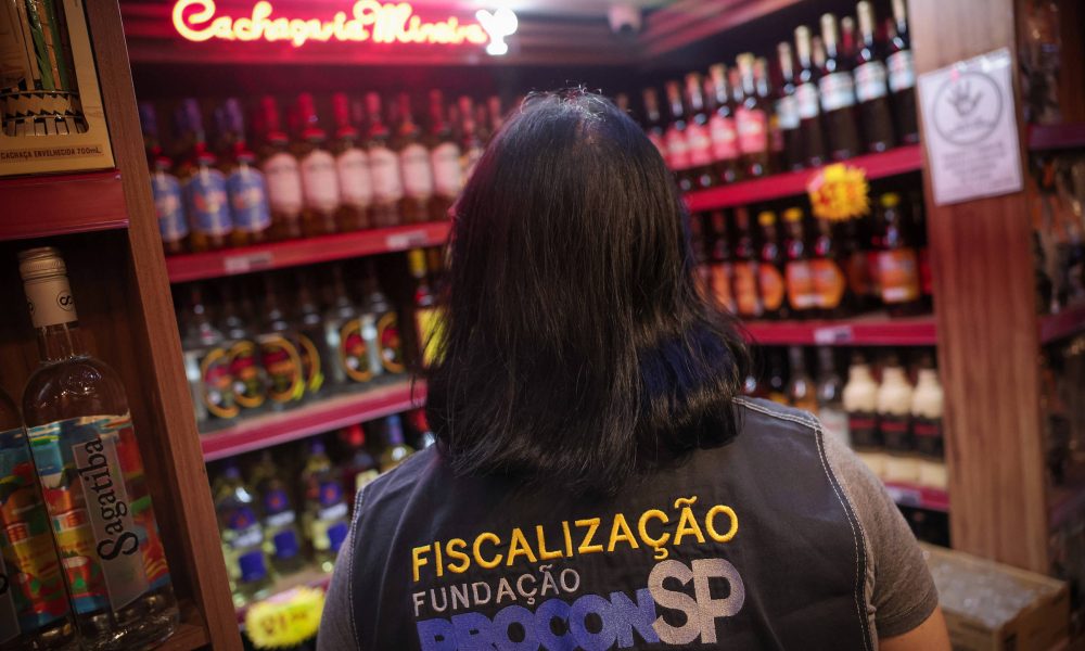 Metanol: Médicos recomendam que pessoas não bebam – 02/10/2025 – Equilíbrio e Saúde