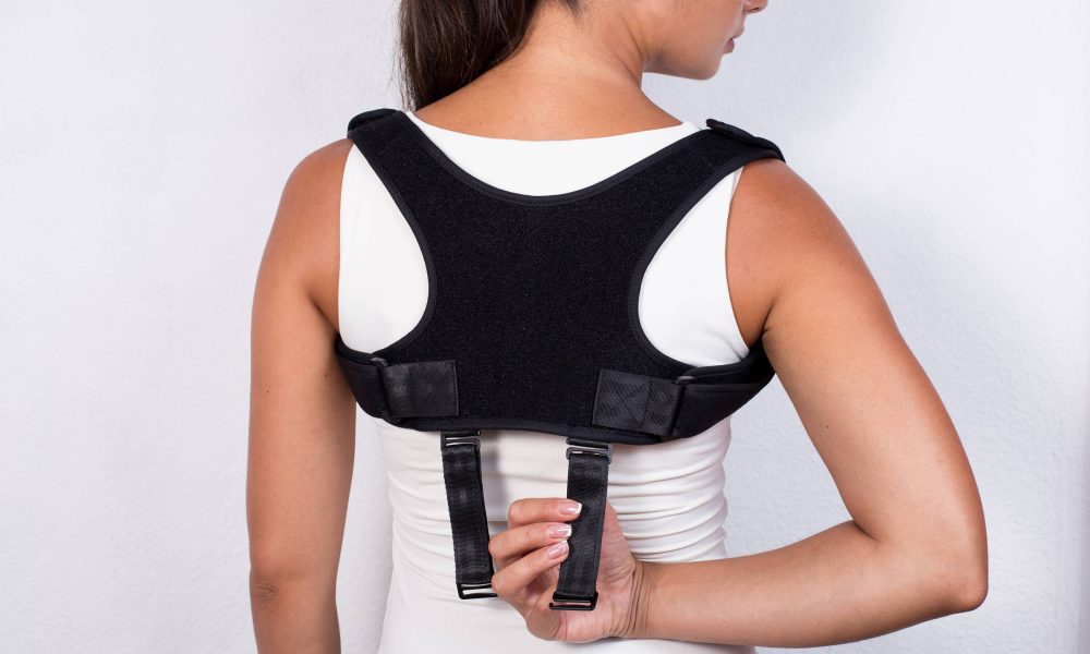 Os riscos do uso de coletes que prometem corrigir postura – 07/10/2025 – Equilíbrio