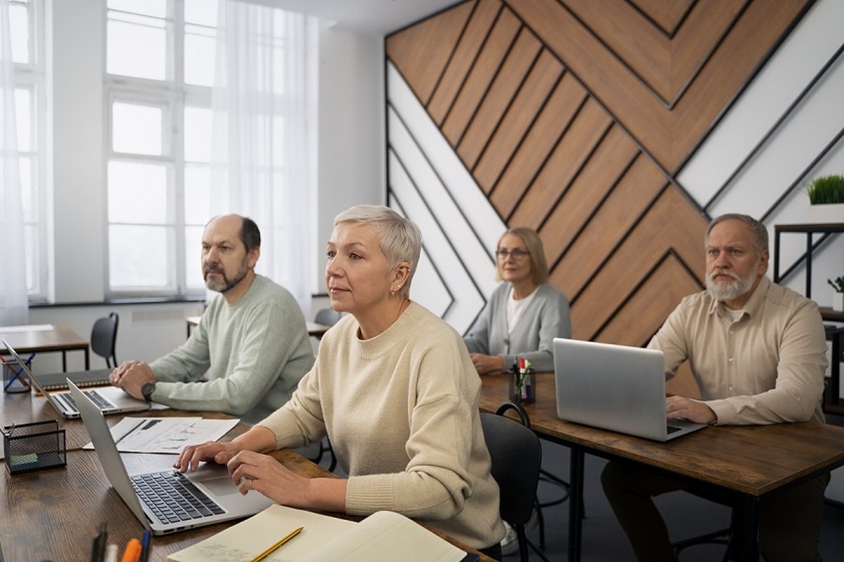 Aposentadoria não é o fim: profissionais acima dos 60 se reinventam e retornam ao mercado com nova atuação