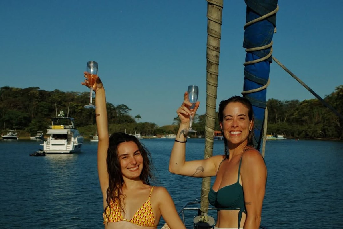 Atriz Marina Moschen fica noiva de fotógrafa