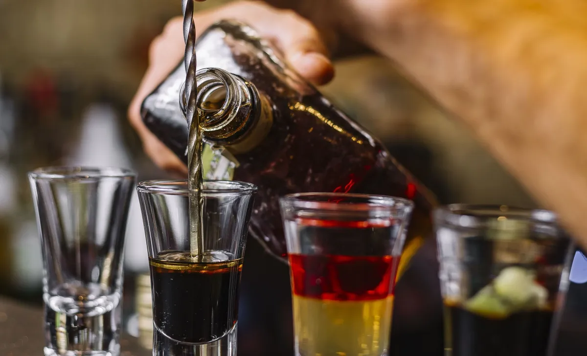 Bebidas adulteradas com metanol: como reconhecer sintomas e evitar riscos fatais – Diário do Rio de Janeiro