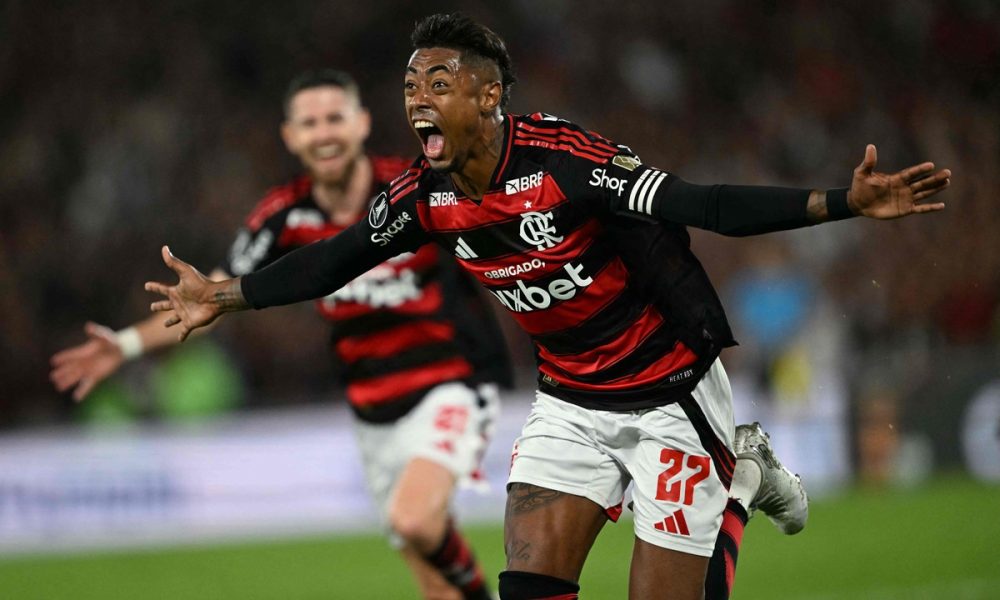 Bruno Henrique, do Flamengo, é multado por gestos obscenos e poderá atuar na semifinal da Libertadores
