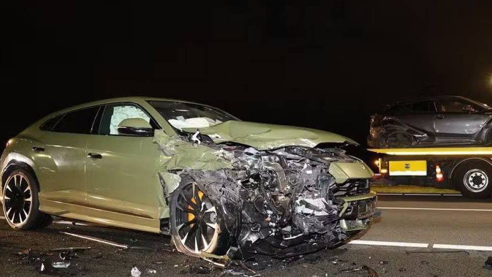 Ex-jogador da Juventus destrói Lamborghini de mais de R$ 1,8 milhão