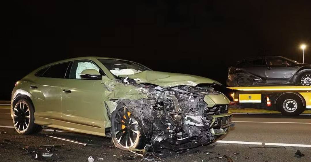 Ex-jogador da Juventus destrói Lamborghini de mais de R$ 1,8 milhão