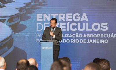Cláudio Castro entrega 20 veículos para reforçar fiscalização agropecuária no RJ