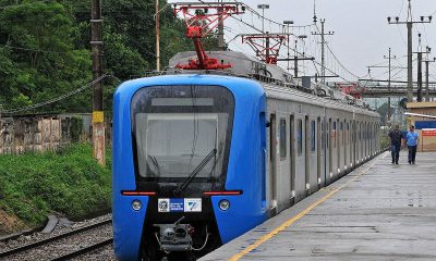 Emanuel Alencar – O trem atrasou meia hora: ecos de uma metrópole parada no trânsito – Diário do Rio de Janeiro
