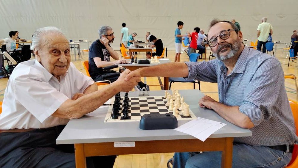 Quantos anos tem o enxadrista mais velho do mundo em atividade