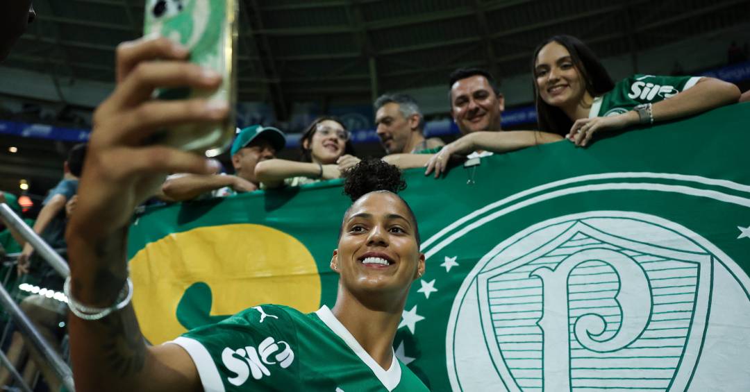 Venda de Amanda Gutierres está entre as cinco maiores do mundo no futebol feminino