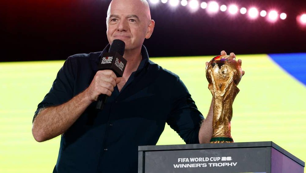 Por que Infantino sugeriu realizar a Copa do Mundo em março ou outubro?