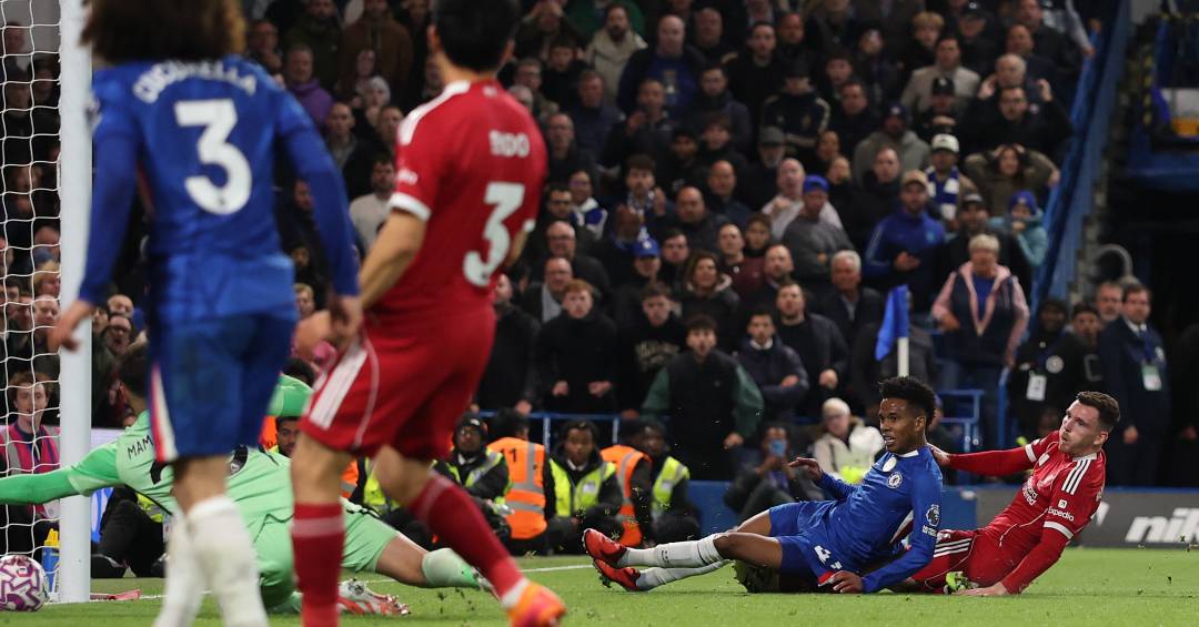 ‘Cuiabá-man’: Chelsea brinca com meme após gol de Estêvão contra Liverpool