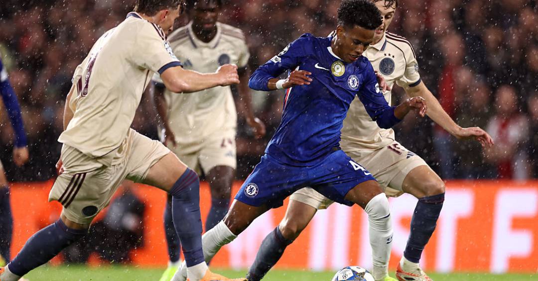Na Champions, Estevão desencanta em goleada do Chelsea contra o Ajax