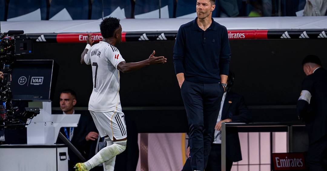 Real Madrid demite Xabi Alonso e o substitui por Arbeloa como treinador.