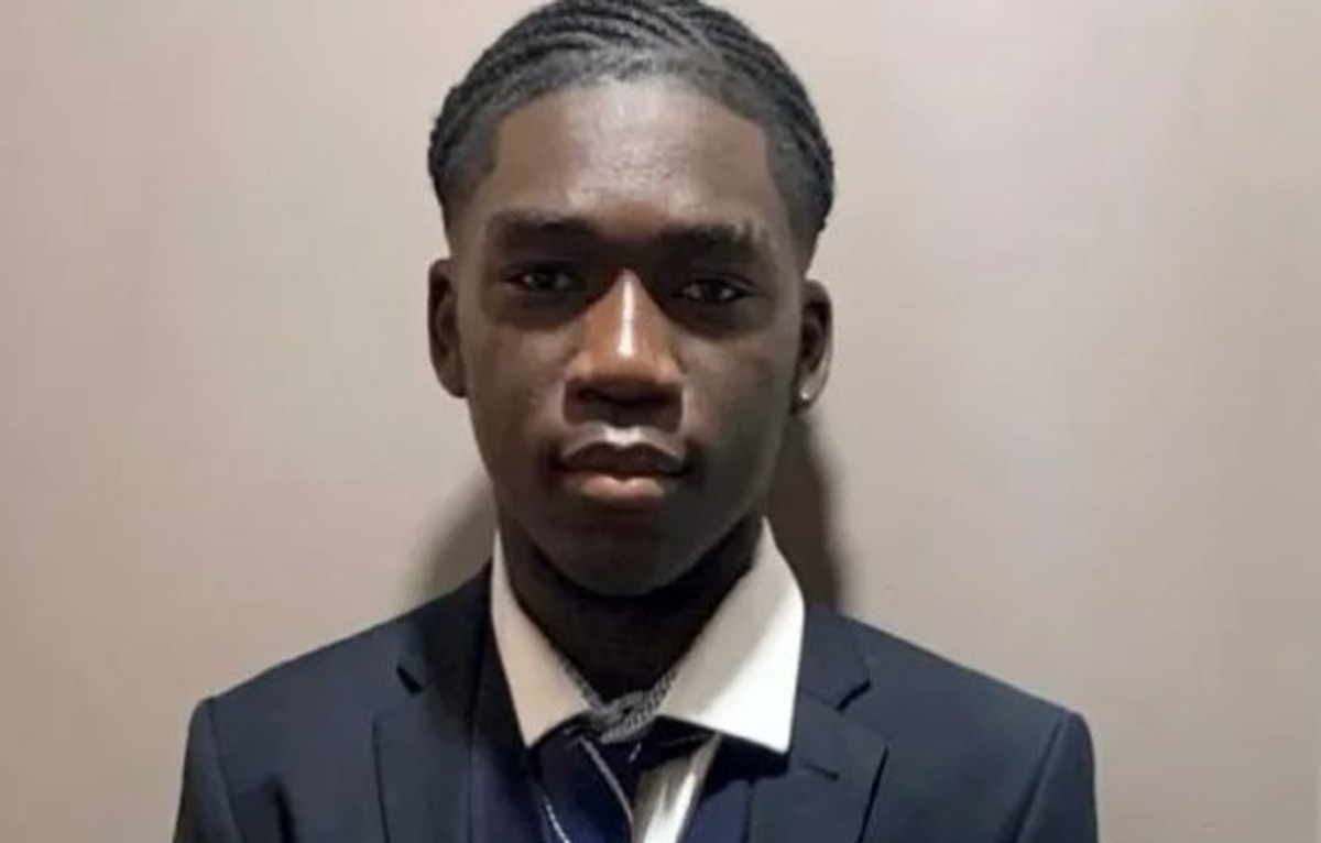 Jovem que cumpriu pena por sexo ilegal em Dubai morre em acidente de carro após ser libertado