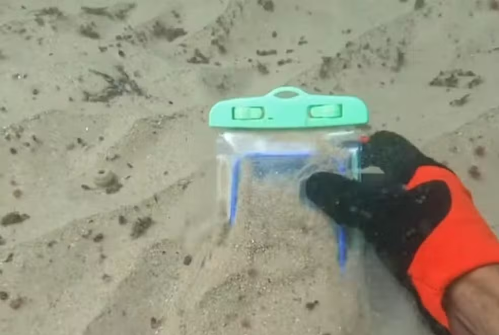 Mergulhador profissional resgata objetos perdidos nas águas do RJ; saiba como contratar – Diário do Rio de Janeiro