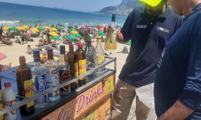 Operação no Rio apreende mais de 400 garrafas e multa 160 barraqueiros