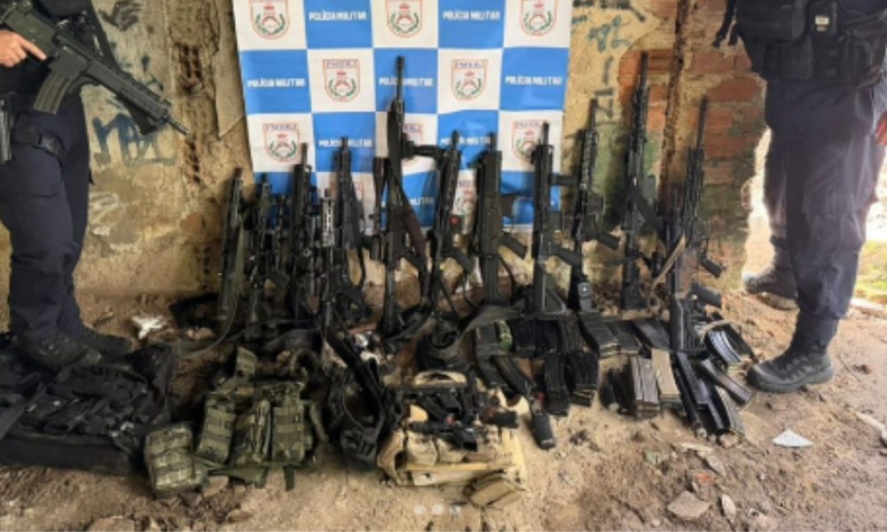 Operação policial resulta em prisão de 14 milicianos e apreensão de 12 fuzis
