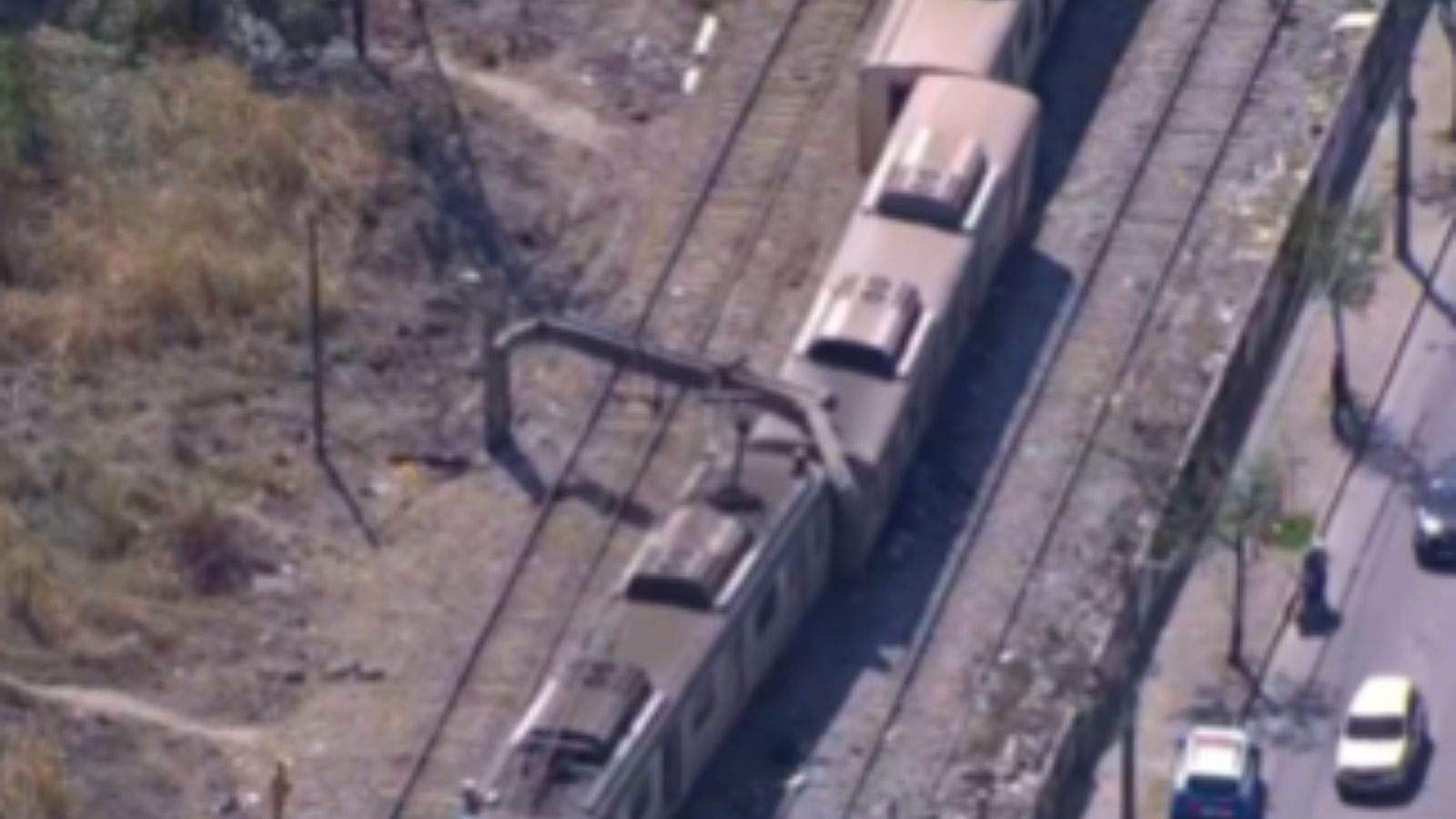 Trem descarrila perto do Mercadão de Madureira e assusta passageiros