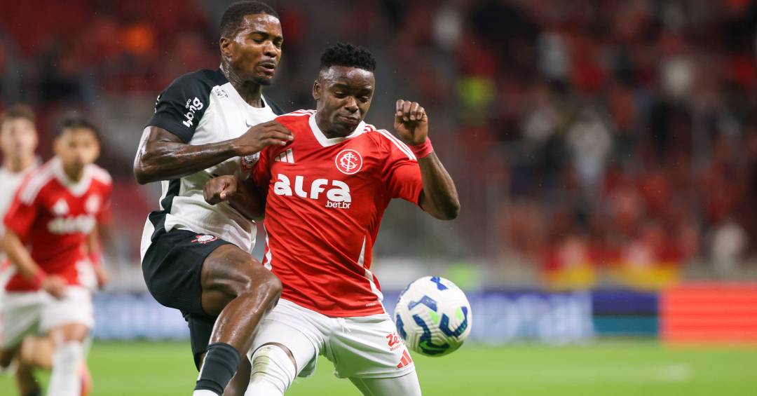 O que disse o VAR em pênalti polêmico de Internacional x Corinthians