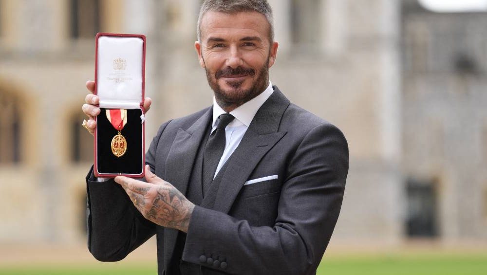 Sir David Beckham: ex-jogador é condecorado cavaleiro pelo Rei Charles III