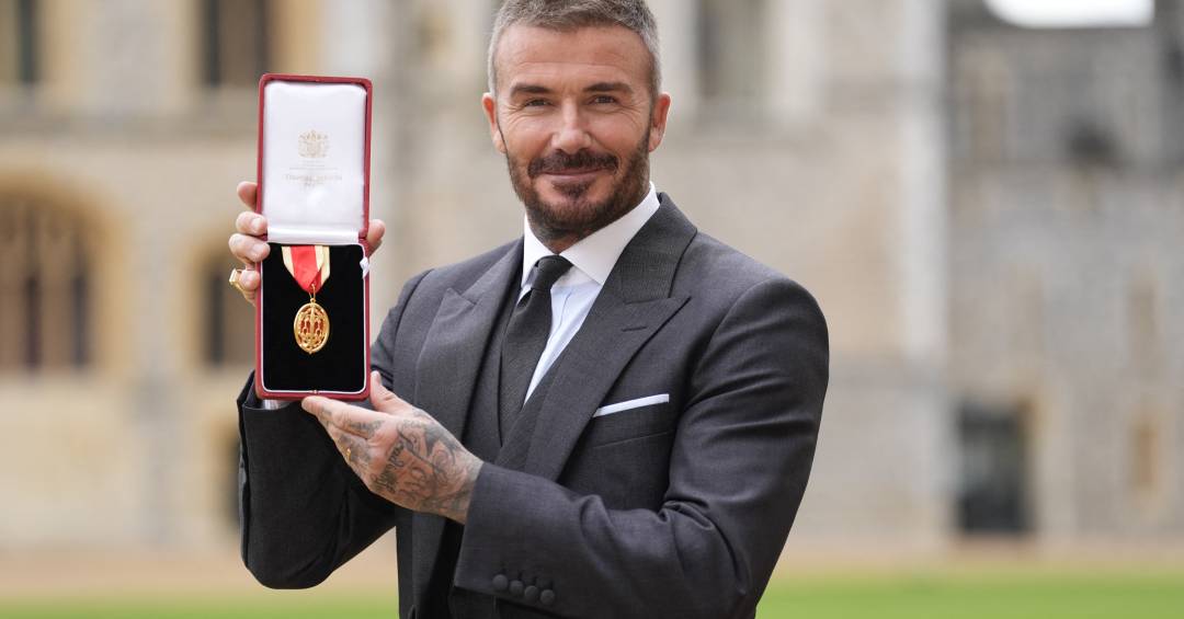 Sir David Beckham: ex-jogador é condecorado cavaleiro pelo Rei Charles III