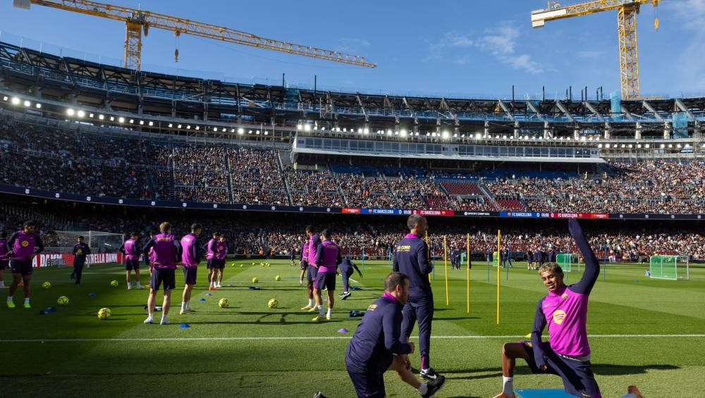 Como foi a volta do Barcelona ao Camp Nou após dois anos fechado