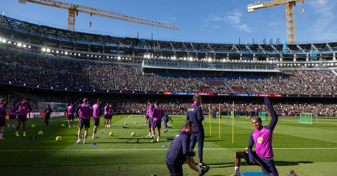 Como foi a volta do Barcelona ao Camp Nou após dois anos fechado
