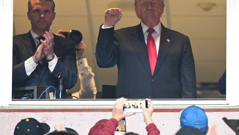 Trump é vaiado durante pronunciamento em jogo da NFL; confira vídeos