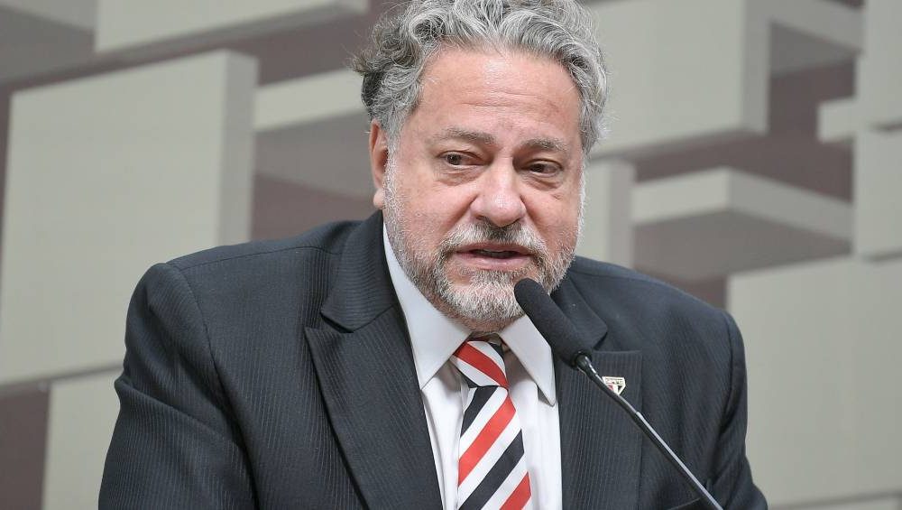 Após goleada, presidente do São Paulo fica e divide responsabilidades por ano ruim