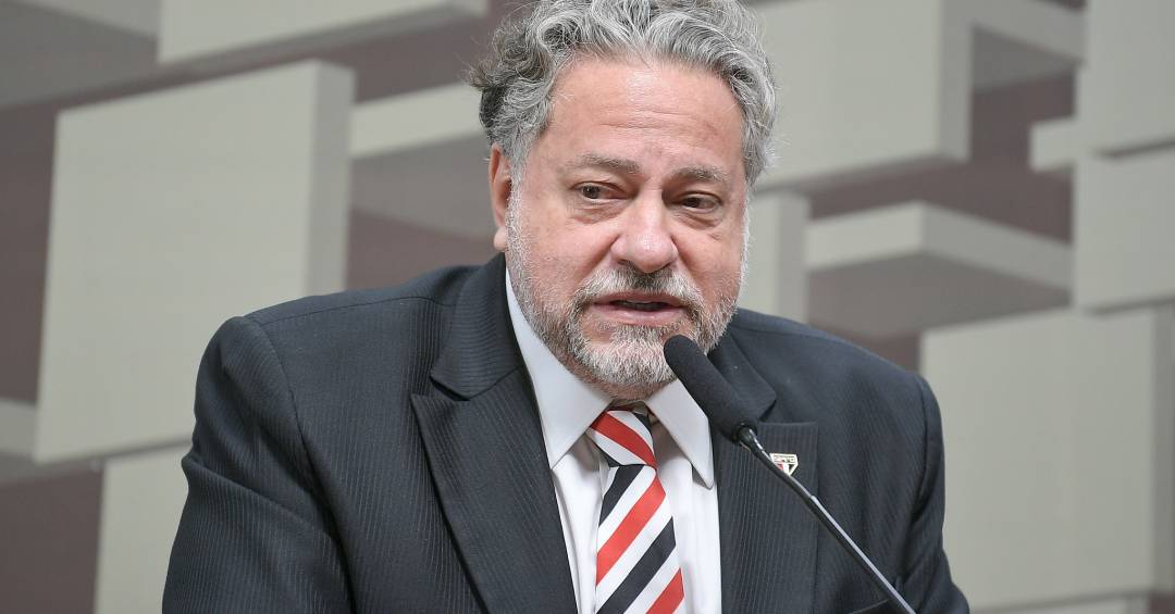 Após investigação, presidente do São Paulo renuncia ao cargo