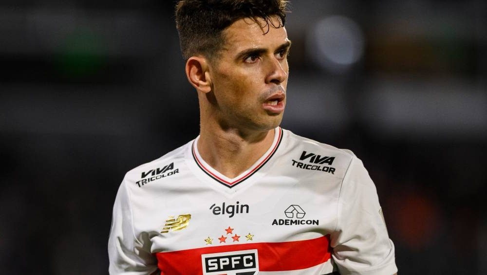 Oscar se pronuncia após passar mal em testes no CT do São Paulo e internação