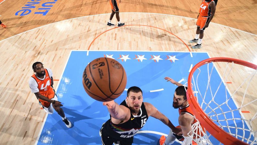 Jokic supera marca histórica de Chamberlain e alcança números inéditos na NBA