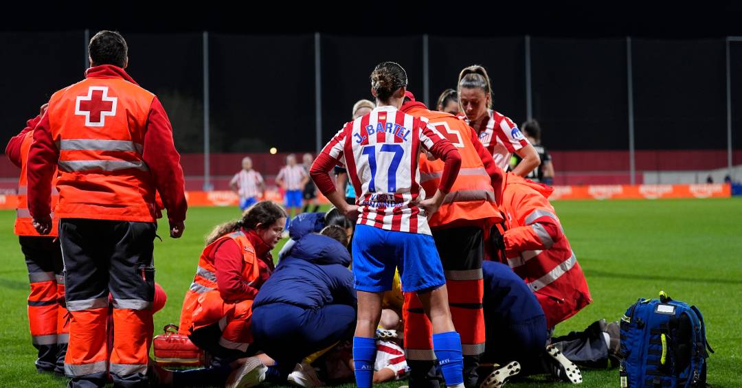 Jogadora do Atlético de Madrid cai desacordada e sofre traumatismo craniano na Champions