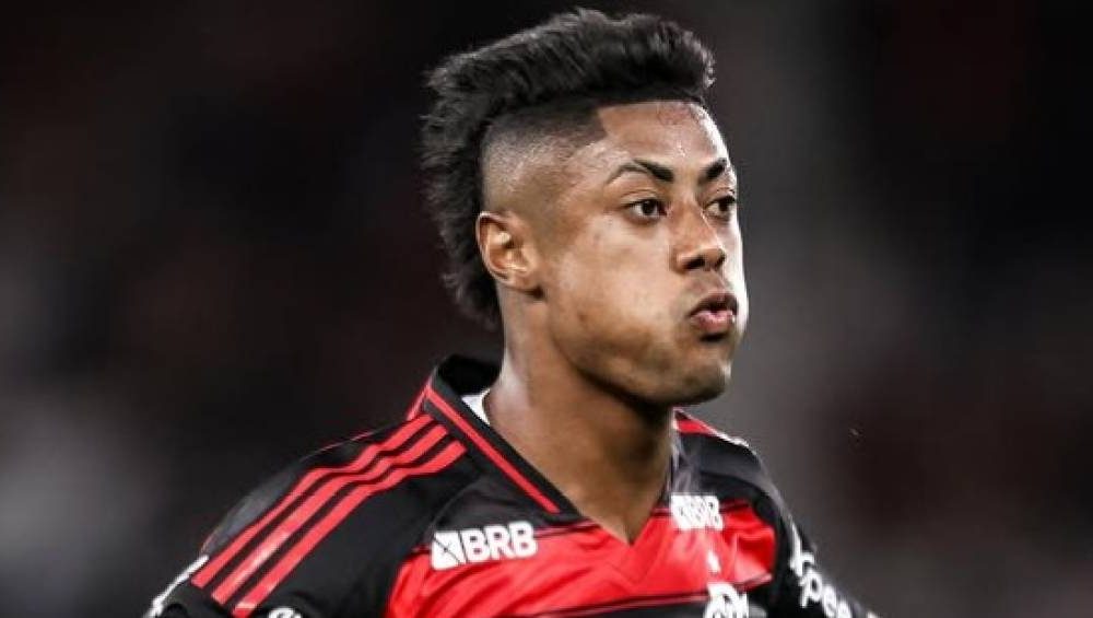 Bruno Henrique tem suspensão derrubada e aplicação de multa