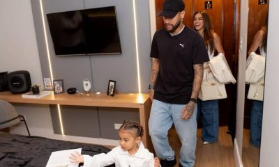 Neymar leva família para conhecer reforma do hotel do CT do Santos | VEJA Gente