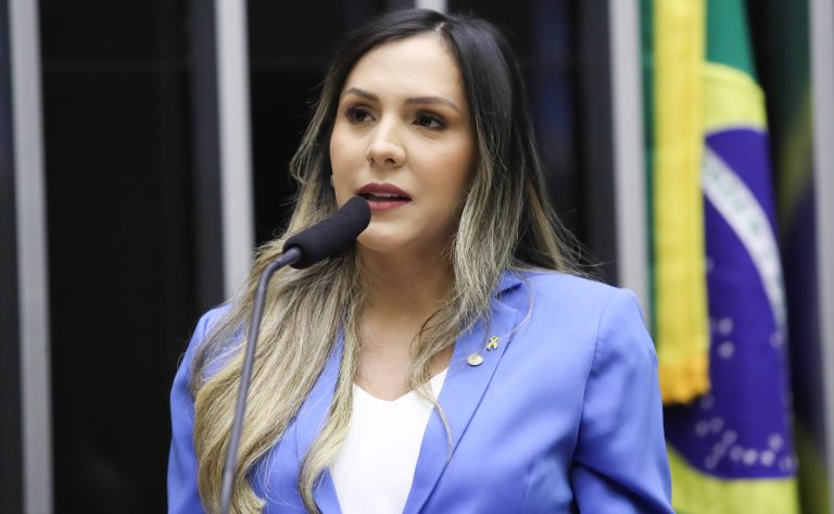 Comissão aprova adicional salarial para professores que atendem alunos com deficiência – Notícias