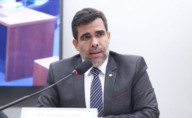 Comissão aprova projeto que prevê cursos e campanhas para incentivar a parentalidade positiva – Notícias