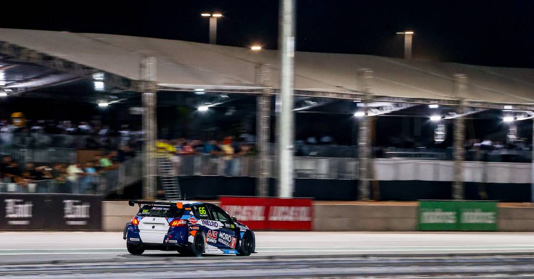 Ventania arranca cobertura de arquibancada da Stock Car em Cuiabá; confira vídeo