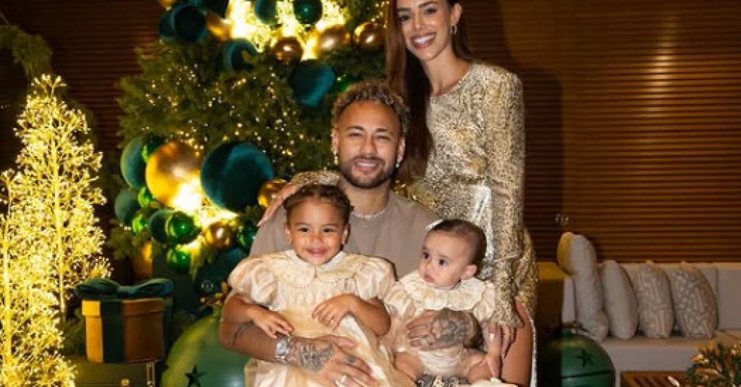 Neymar passa Natal de muletas em noite luxuosa com a família | VEJA Gente