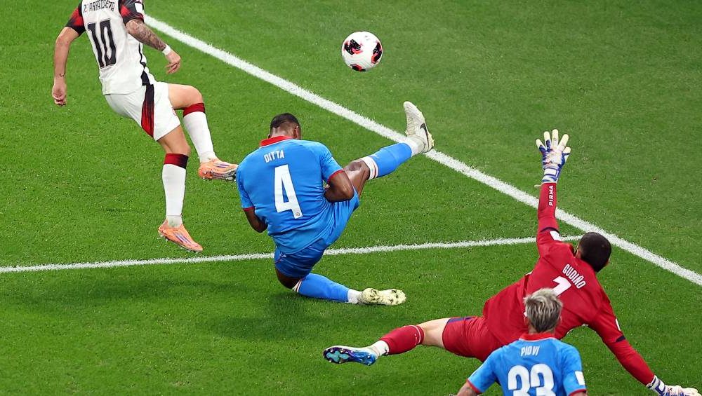 Flamengo vence Cruz Azul com dois gols de Arrascaeta e avança no intercontinental