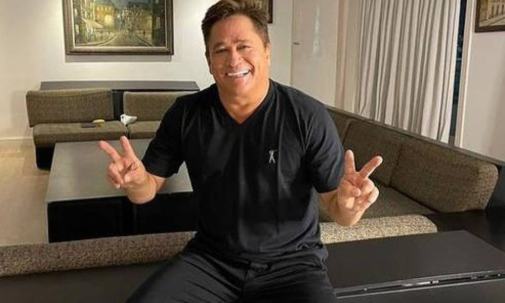 Leonardo diz que desacelerou vida sexual e brinca sobre limites: 'Só uma vez por mês'