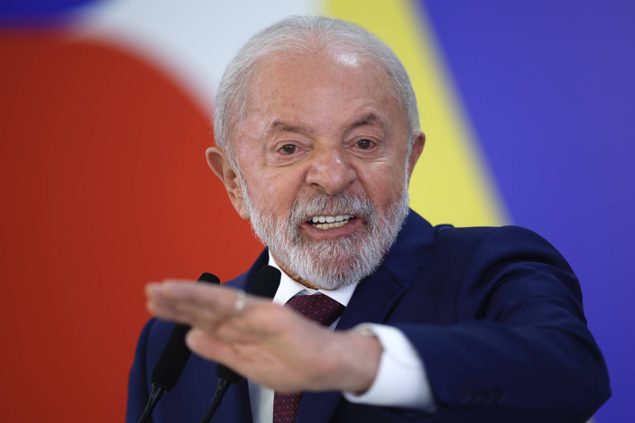 Lula diz que Zezé Di Camargo fez cretinice com filhas de Silvio Santos